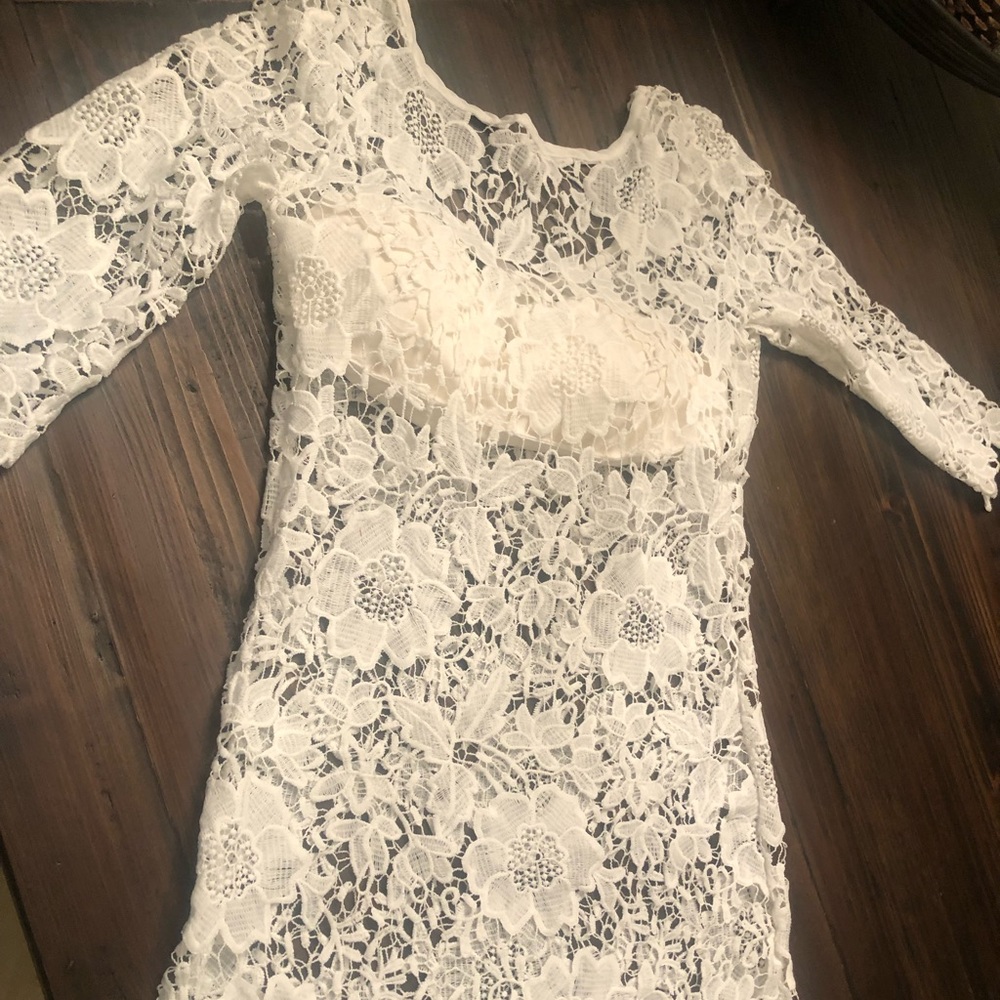 Knit top white. It vines with a strapless bra , but not built in bra
